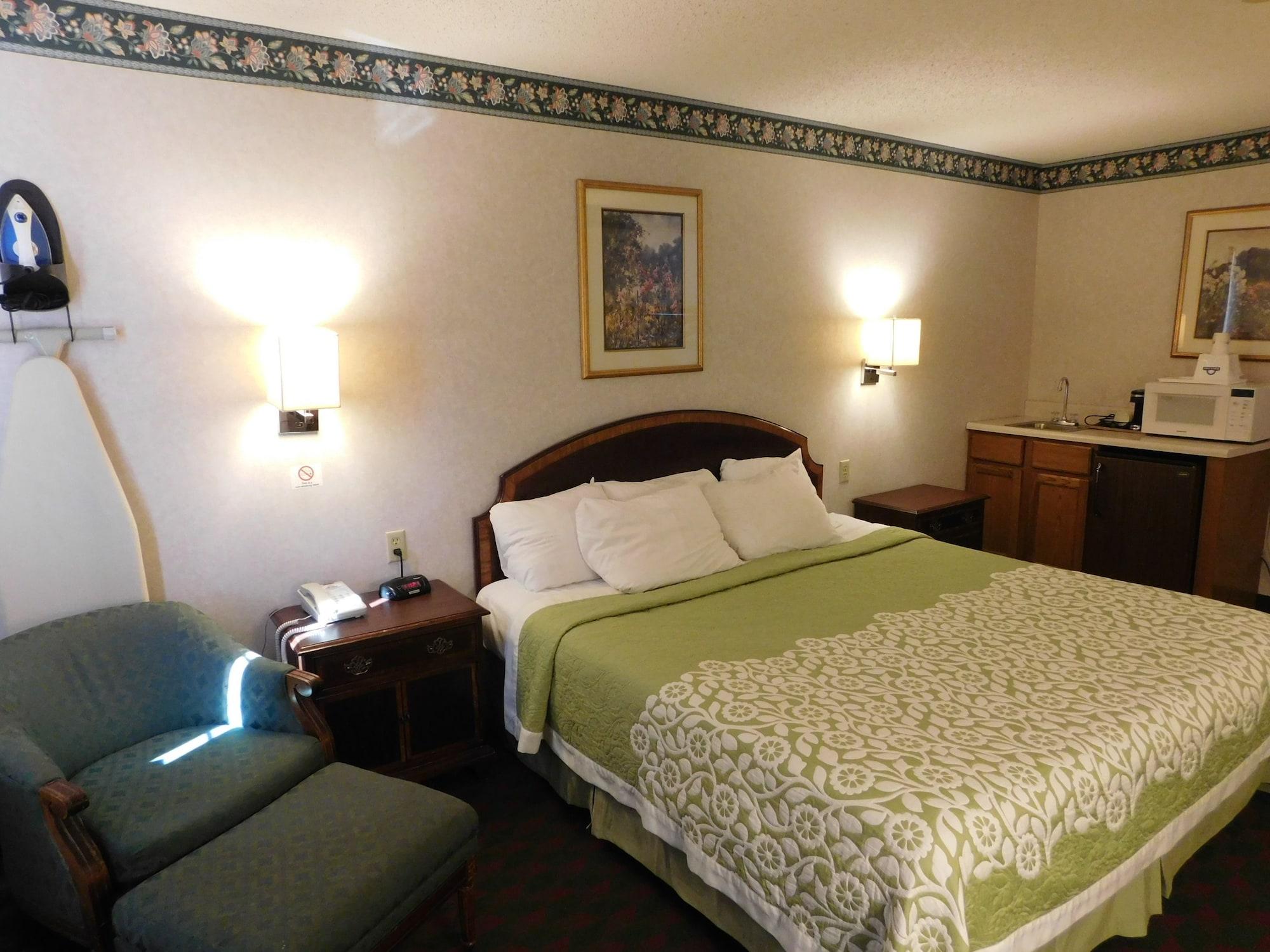 Days Inn By Wyndham Lexington Ne Eksteriør billede
