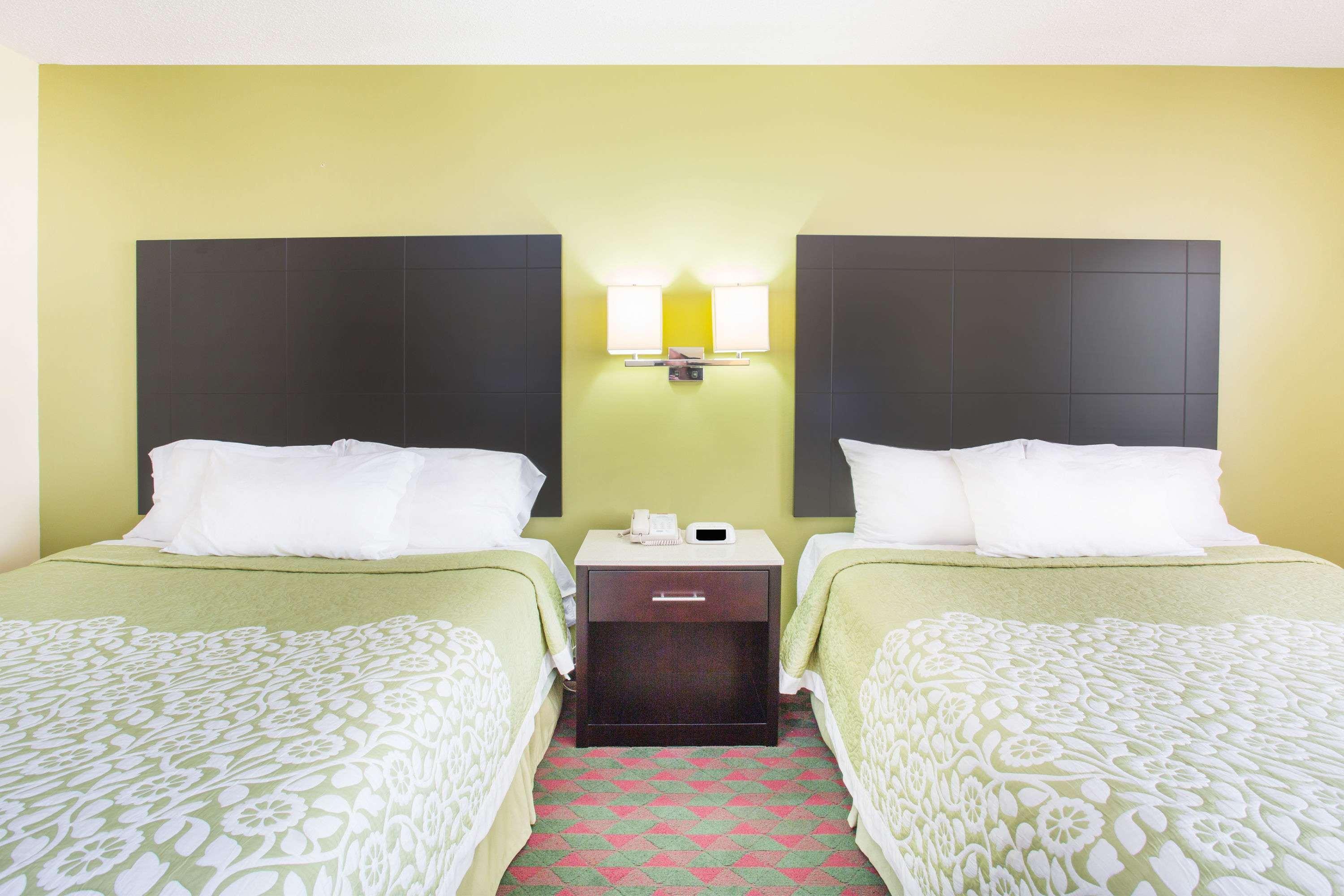 Days Inn By Wyndham Lexington Ne Eksteriør billede