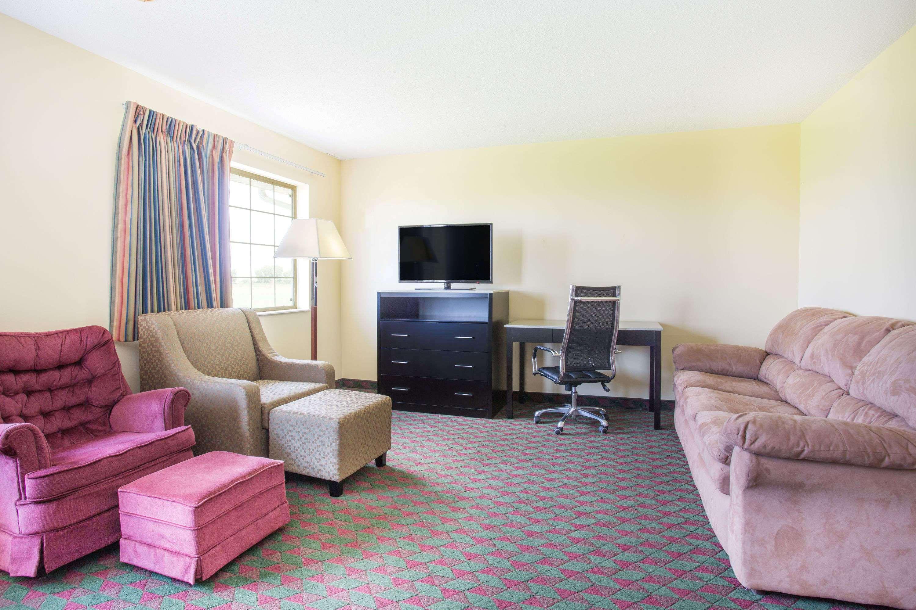 Days Inn By Wyndham Lexington Ne Eksteriør billede