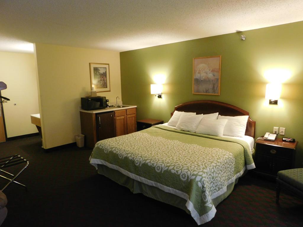 Days Inn By Wyndham Lexington Ne Eksteriør billede