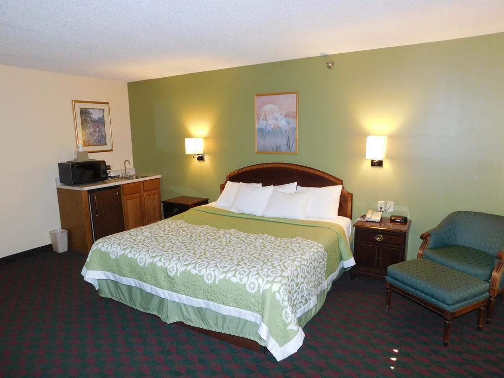 Days Inn By Wyndham Lexington Ne Eksteriør billede