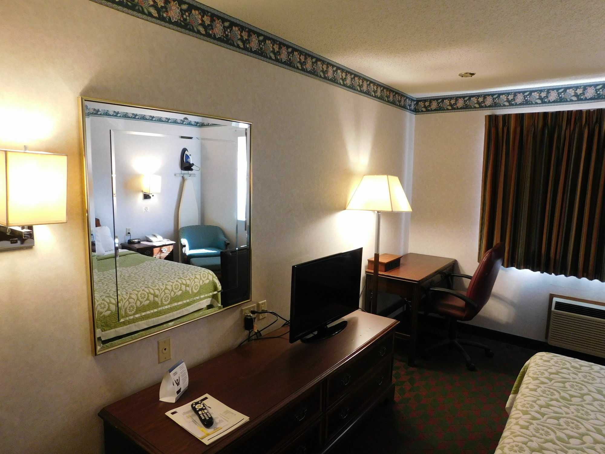 Days Inn By Wyndham Lexington Ne Eksteriør billede